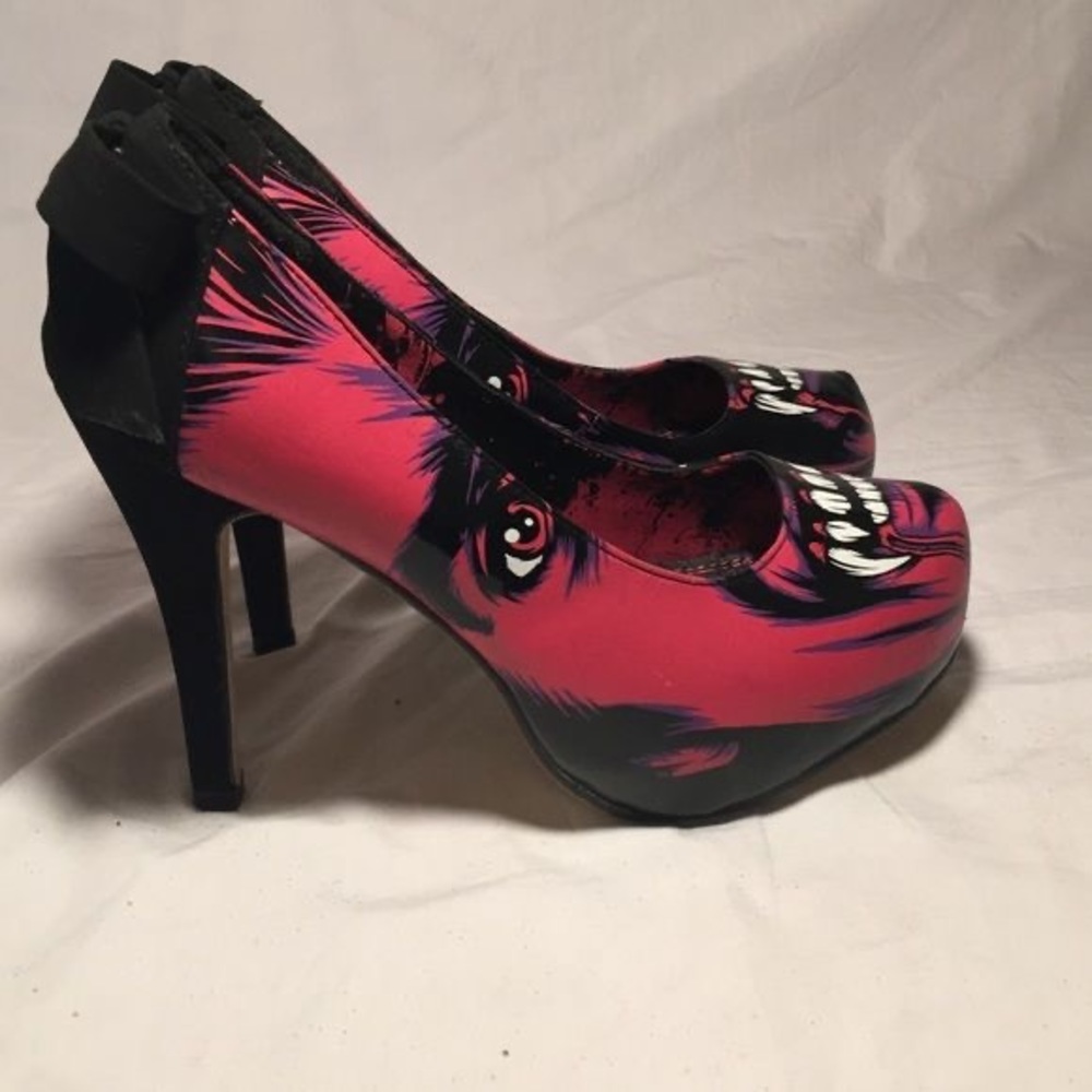 Iron Fist Ladies Bella’s Dead Heel Sz. 9 💓💜🖤
